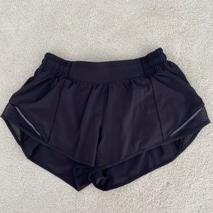 Lululemon Hotty Hot Short Reg size 6